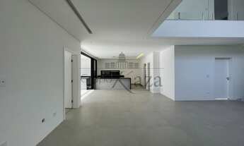 Imagem 7: Casa de Alto Padrão - Residencial Jardim do Golfe - 365 metros quadrados - 4 Suítes