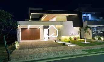 Imagem: Casa de Alto Padrão com 3 Suítes, Piscina