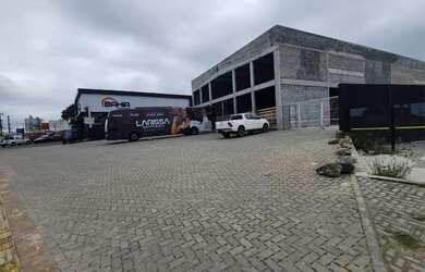 Imagem 5: Galpão 1.400m2 em Lauro de Freitas, na frente da estrada do coco, novo, com 120 vagas est