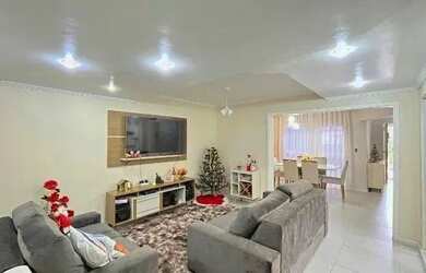 Imagem 6: Casa com 4 Quartos e 3 banheiros de 223 m², perto da PUC à venda por R$ 697.000