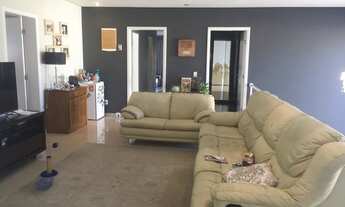 Imagem 4: Casa de esquina a venda com 550 m², 4 suítes, 6 vagas cobertas - Próximo portaria - Alphav