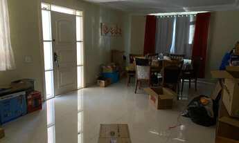 Imagem 2: Casa de condomínio para venda possui 230 metros quadrados com 4 quartos