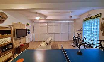 Imagem 6: LINDA CASA COM PÉ DIREITO ALTO EM CONDOMINIO FECHADO, DISPONDO DE CHURRASQUEIRA E PISCINA