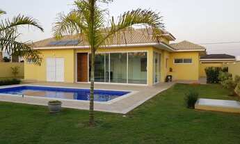 Imagem 2: Casa de condomínio térrea para venda possui 206 metros quadrados com 3 quartos