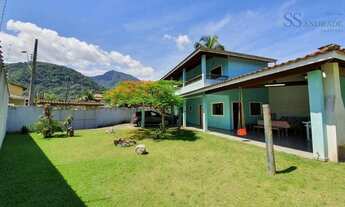 Imagem: Belo imóvel com terreno amplo de 650m²