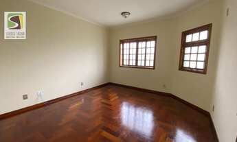 Imagem 7: Casa de condomínio para venda tem 466 metros quadrados com 5 quartos sendo 2 suítes