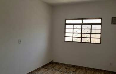 Imagem 3: Alugo casa de 3 cômodos com garagem no Jd São Francisco