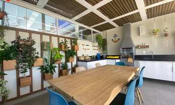 Imagem 4: Moderna cobertura decorada a venda em um dos cartões postais de Guarapari, a Prainha de Mu