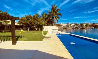 Imagem 2: Magnifica mansão em condomínio exclusivo de alto padrão com 05 quartos, deck para lanchas