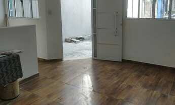 Imagem 2: Casa para venda com 60 metros quadrados com 2 quartos em Jardim Emília - Jacareí - SP