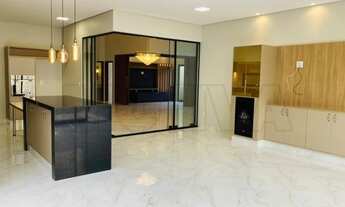 Imagem 3: Casa à venda com 3 dormitórios no Condomínio Golden Park com 270m² e lazer completo