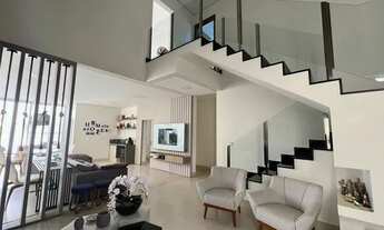 Imagem 2: Sobrado para venda possui 279 metros quadrados com 5 quartos em Gávea - Uberlândia - MG