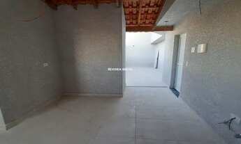 Imagem 2: Cobertura com 2 dormitórios sendo 1 suíte. Possui elevador, com 1 vaga de garagem