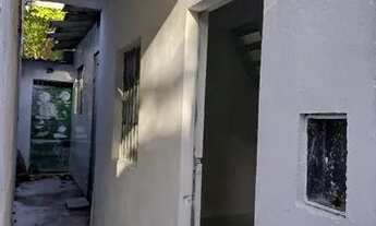 Imagem 5: Vendo casa pequena primeiro andar