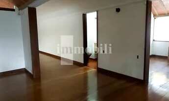 Imagem 4: Casa Espaçosa com Garagem Coberta, Salão de Festas e Piscina