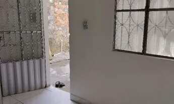 Imagem 2: Vendo casa pequena primeiro andar