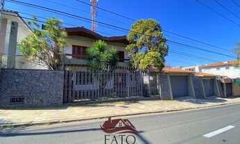 Imagem 2: Casa em frente a praça, excelente localização