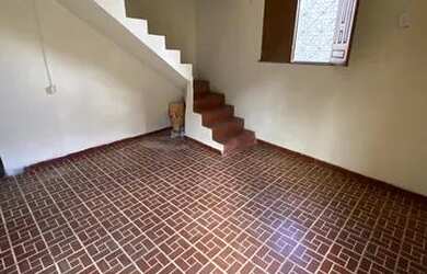 Imagem 2: CA) Vendo casa no Centro