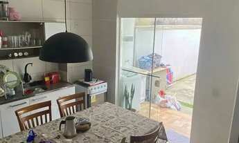 Imagem 3: Sobrado mobiliado com 2 dormitórios sendo 1 suíte e 2 vagas Bairro Cedro, Camboriú/SC