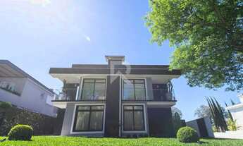 Imagem 2: Casa em Condomínio com Jardim Amplo, 5 Suítes, 3 Vagas para locação Alphaville Graciosa