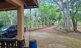 Imagem 4: Sitio de 2.700m² bem localizado com casa, área de lazer,piscina, cozinha caipira