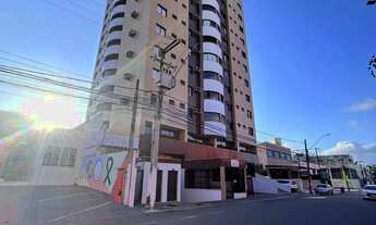 Imagem 2: Lindo apartamento no 4º andar, reformado, com armários nos quartos e cozinha, varanda gour