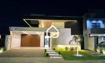 Imagem 2: Casa de Alto Padrão com 3 Suítes, Piscina e Energia Fotovoltaica em Condomínio Fechado