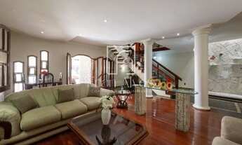 Imagem 4: Casa sobrado com 5 quartos 2 suítes, churrasqueira e localizada à QSA 04 Taguatinga Sul