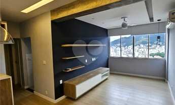 Imagem 2: Apartamento à venda com 2 quartos, sendo 1 suíte, no condomínio Edifício San Remo, Rio de