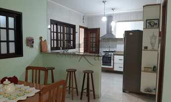 Imagem 1: Sobrado para venda com 170 metros quadrados com 3 quartos em Loteamento Villa Branca - Jac