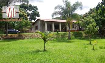 Imagem 2: Chácara rica em água com lago, pomar, arborizada, rica em água com 03 dormitórios à venda