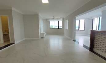 Imagem 3: Apartamento para venda tem 229 metros quadrados com 5 quartos em Pitangueiras - Guarujá