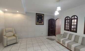 Imagem 3: Casa para venda tem 300 metros quadrados com 5 quartos