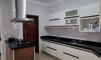 Imagem 7: Casa para venda tem 184 metros quadrados com 3 quartos