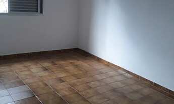 Imagem 7: Apartamento espaçoso com 2 amplos dormitórios, sala para 2 ambientes, cozinha, área de ser