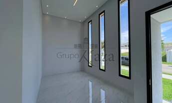 Imagem 4: Casa Térrea de Alto Padrão - Condomínio Mont Blanc - Urbanova -3 Suítes- Piscina -252m²