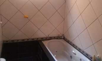 Imagem 4: OPORTUNIDADE: CASA BEM LOCALIZADA DE 2 QUARTOS/SUÍTE COM BANHEIRA