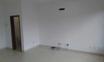 Imagem 2: ALUGO SALA COMERCIAL - EXCELENTE LOCALIZAÇÃO - Área Útil: 35 m². - Banheiro. - Vaga de es