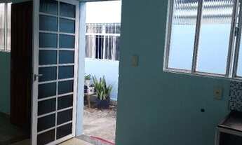 Imagem 6: Kitnete dois cômodos sendo um com banheiro outro com pia pra cozinha