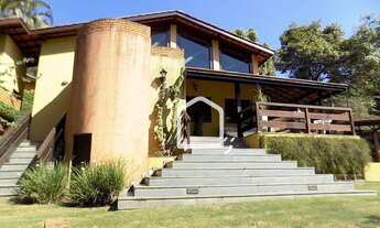 Imagem: Ampla casa com ar de fazenda no coração