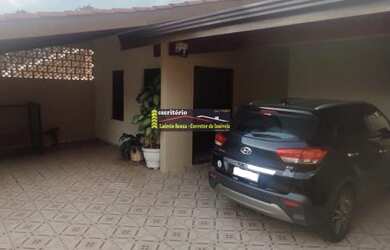 Imagem 2: Casa para Venda em Valinhos, Jardim Maracanã, 4 dormitórios, 2 suítes, 4 banheiros, 3 vaga