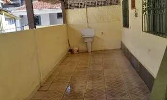 Imagem: Alugo casa dois quartos na Amendoeira