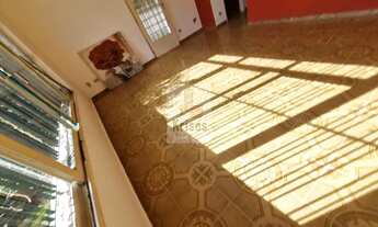 Imagem 4: Casa térrea com três dormitórios uma edicula e garagem para três carros