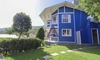 Imagem 3: Charmosa residência em estilo chalé com vista paradisíaca