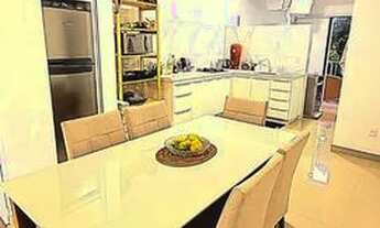 Imagem 2: Temos um quarto numa casa incrível para você na deslumbrante Ilha da Magia!