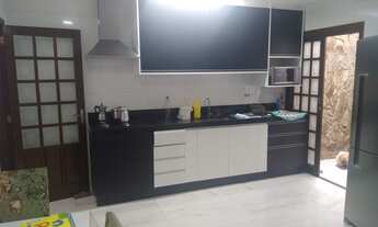 Imagem 7: Sobrado para venda possui 220 metros quadrados com 4 quartos