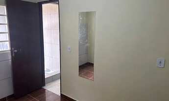 Imagem 3: Alugo excelente apartamento 2 quartos sem garagem na qr 302 Santa Maria sul 650