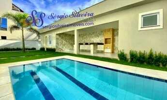 Imagem 2: Casa de condomínio em excelente localização no Eusébio com 5 suítes