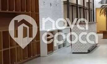 Imagem: Prédio de três andares para venda no Centro