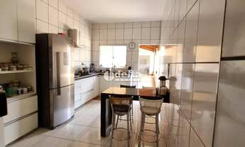 Imagem 3: Casa residencial disponível para venda no bairro São Jorge em Uberlândia-MG